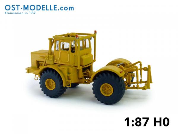 Traktor Kirovets K700A gelb ohne Motorverkleidung Überrollbügel